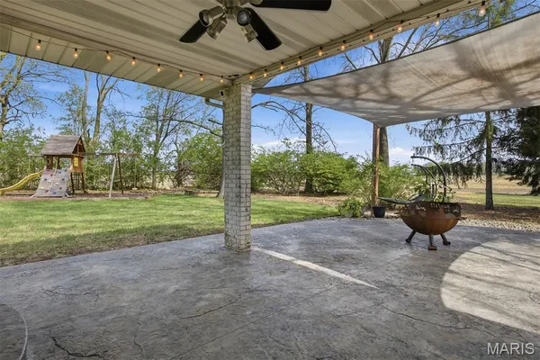 $319,900 | 484 West Pike Drive, Highland, IL 62249