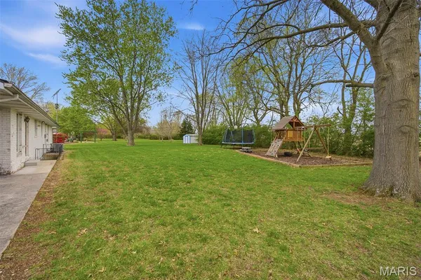 $319,900 | 484 West Pike Drive, Highland, IL 62249