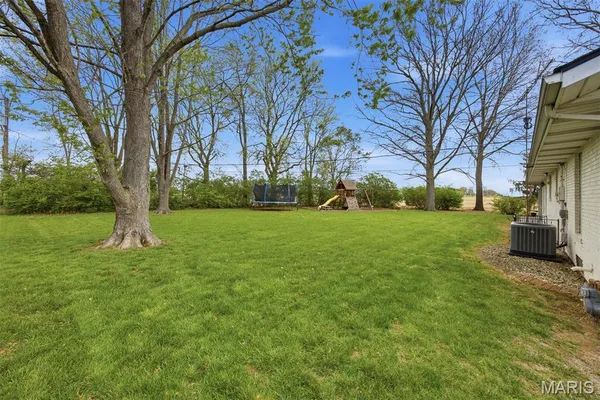 $319,900 | 484 West Pike Drive, Highland, IL 62249