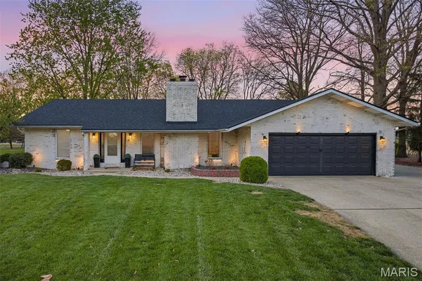 $319,900 | 484 West Pike Drive, Highland, IL 62249