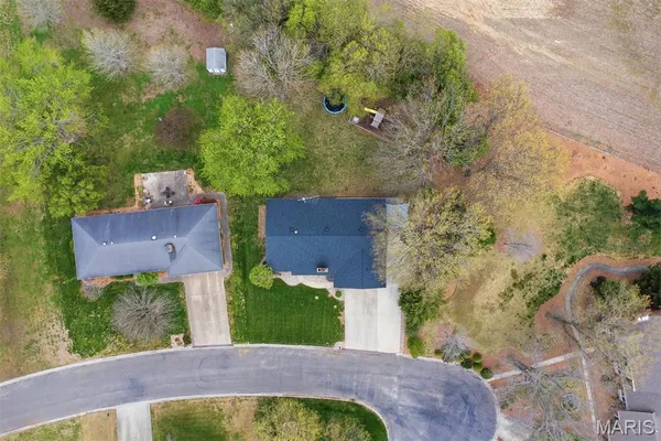 $319,900 | 484 West Pike Drive, Highland, IL 62249