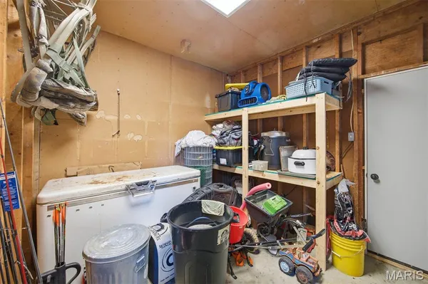 $319,900 | 484 West Pike Drive, Highland, IL 62249