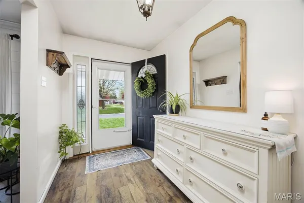 $319,900 | 484 West Pike Drive, Highland, IL 62249