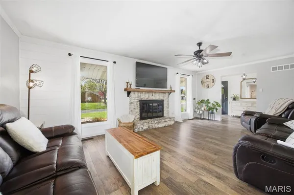 $319,900 | 484 West Pike Drive, Highland, IL 62249