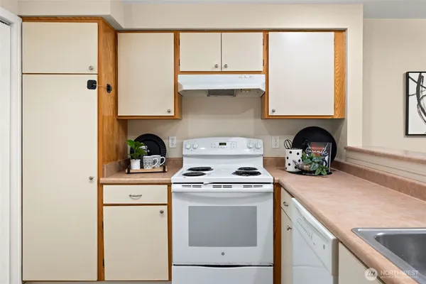 $279,900 | 1700 West Sunn Fjord Lane, Unit L110, Bremerton, WA 98312