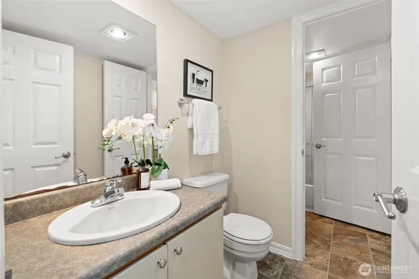 $279,900 | 1700 West Sunn Fjord Lane, Unit L110, Bremerton, WA 98312