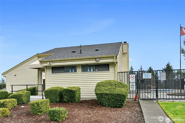 $279,900 | 1700 West Sunn Fjord Lane, Unit L110, Bremerton, WA 98312