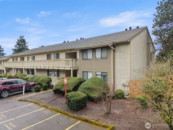 $279,900 | 1700 West Sunn Fjord Lane, Unit L110, Bremerton, WA 98312