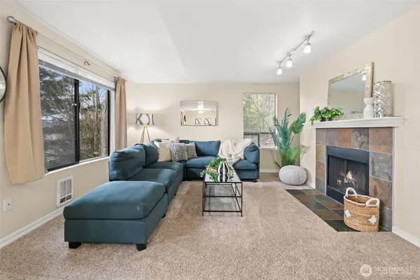 $279,900 | 1700 West Sunn Fjord Lane, Unit L110, Bremerton, WA 98312