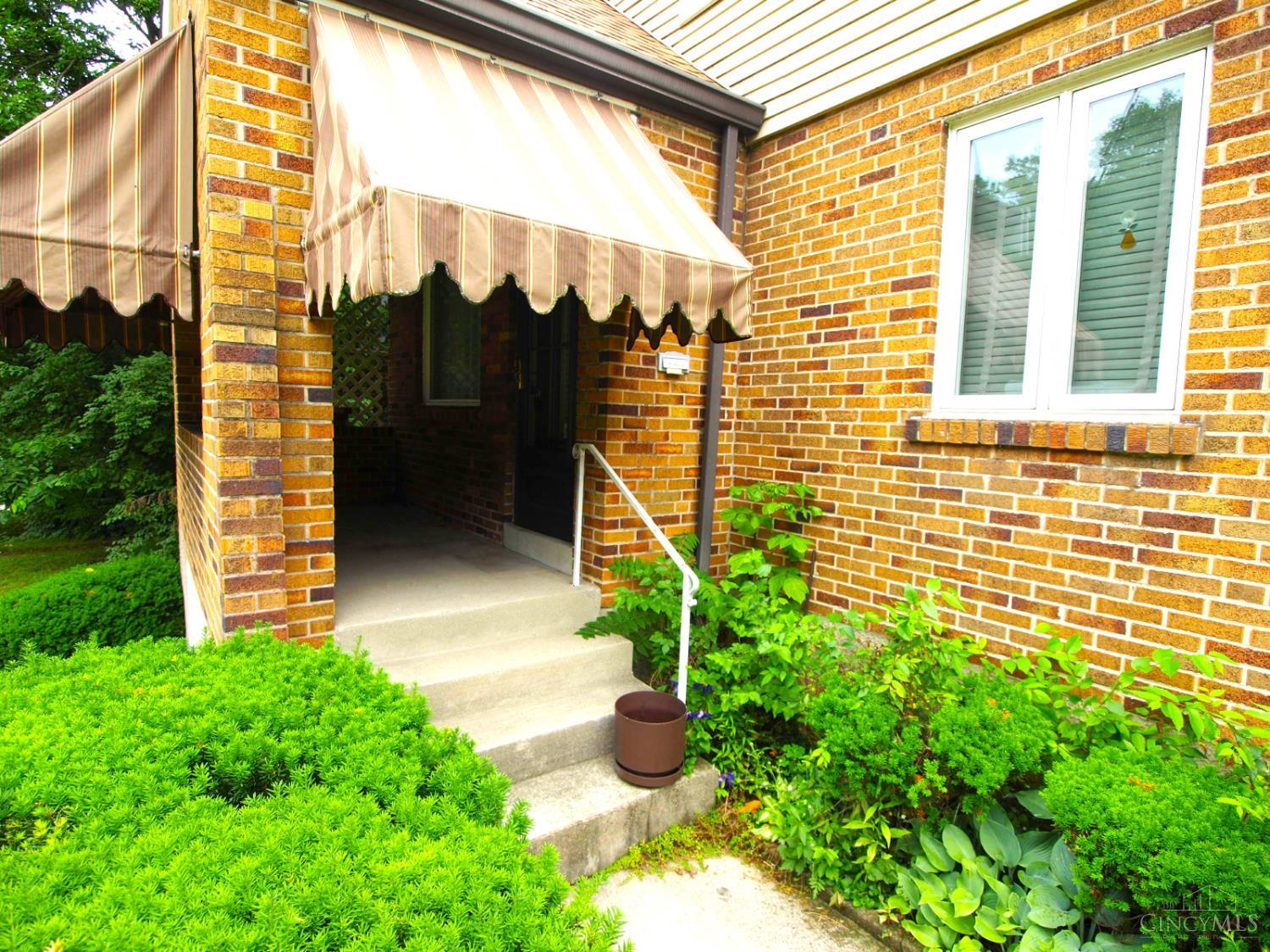 1646 Quebec Road Cincinnati, OH 45205 - Photo 2 of 19