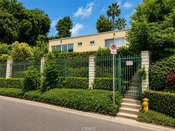 a view of a house with garden and plants