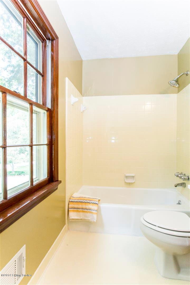 2900 Kinlock Road La Grange, KY 40031 - Photo 25 of 43 Master bath (1) (Large)