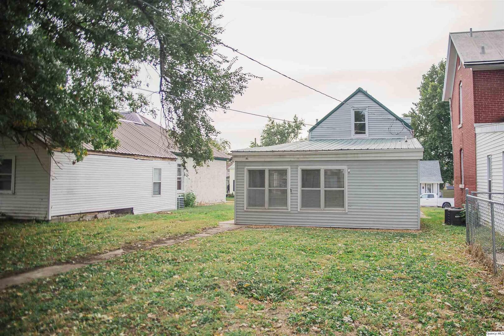 1313 Ohio Street Quincy, IL 62301 - Photo 2 of 9