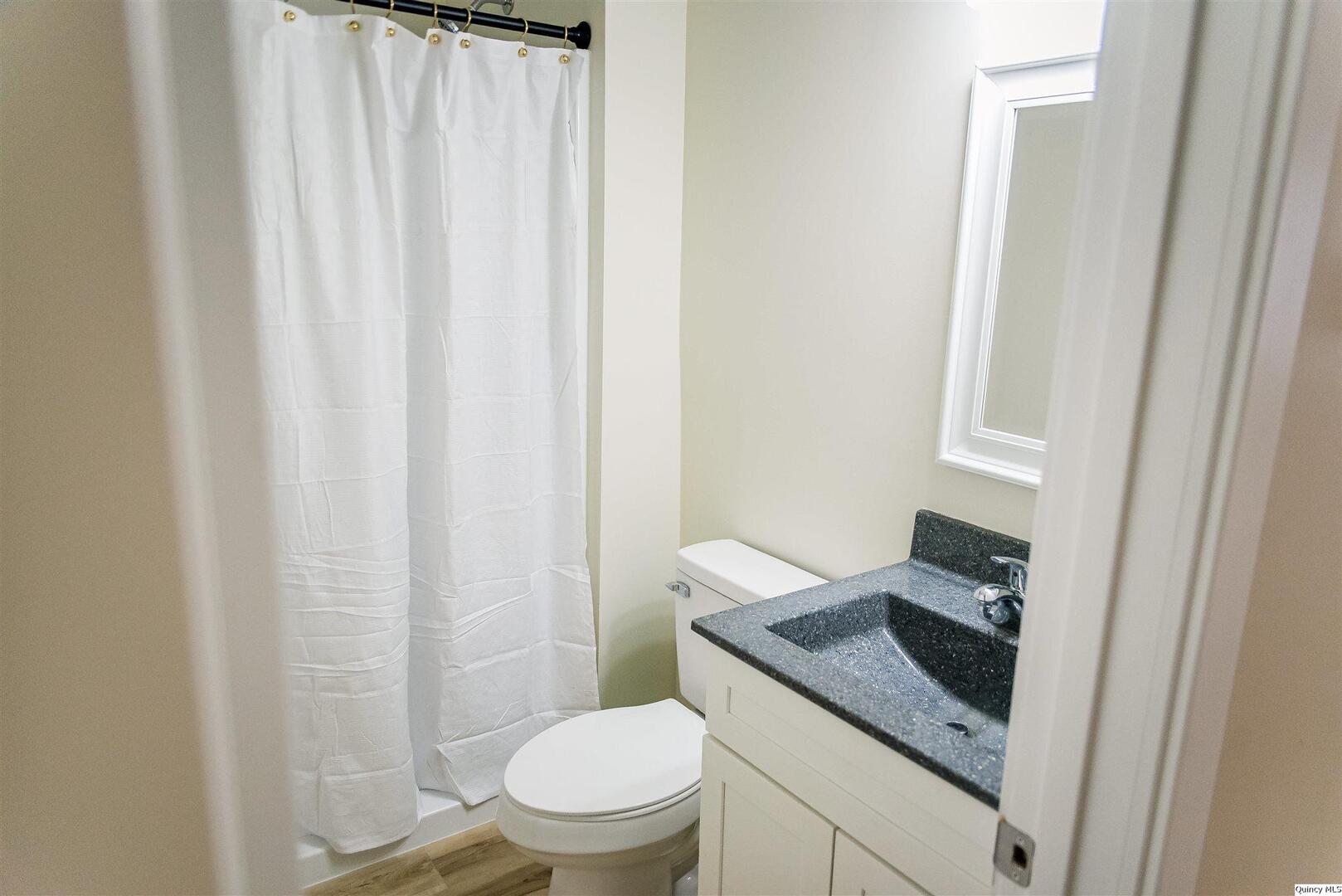 1313 Ohio Street Quincy, IL 62301 - Photo 4 of 9