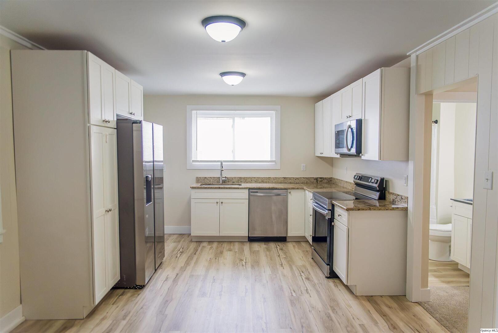 1313 Ohio Street Quincy, IL 62301 - Photo 5 of 9