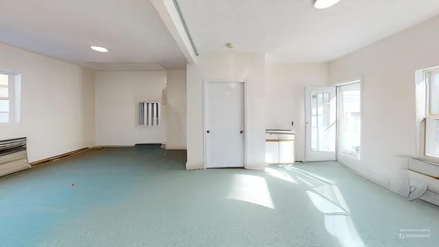 $1,099,999 | 130 High Street, Upton, MA 01568