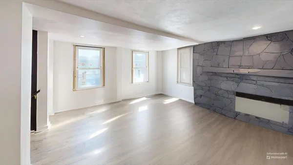 $1,099,999 | 130 High Street, Upton, MA 01568