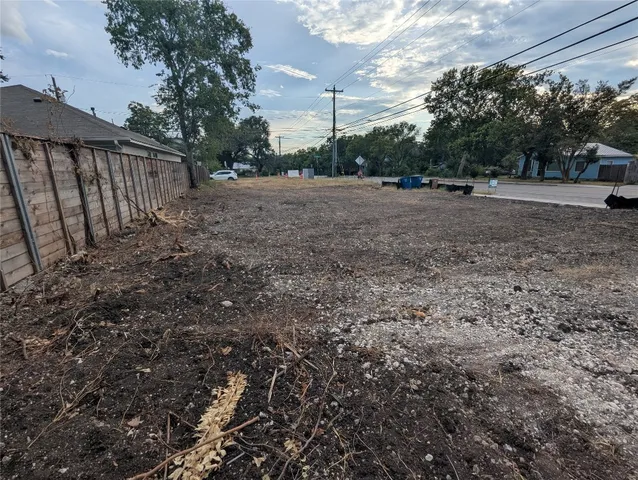 a view of dirt yard