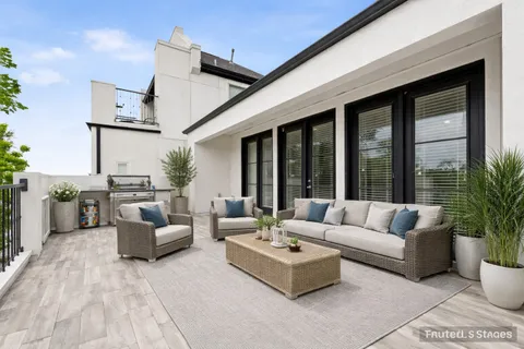 $599,000 | 5621 Cohn Meadow Lane, Houston, TX 77007