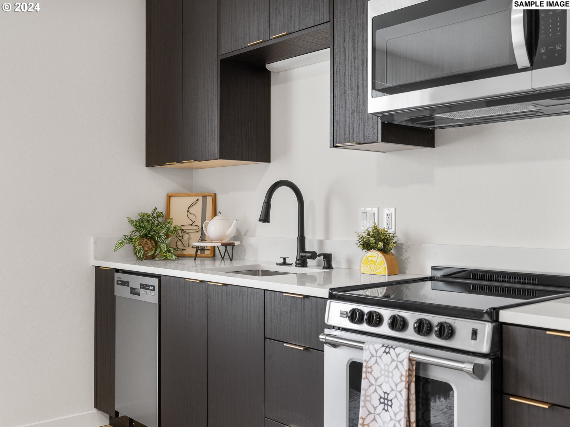 10985 East Burnside Street, Unit 4 Portland, OR 97216 - Photo 6 of 8