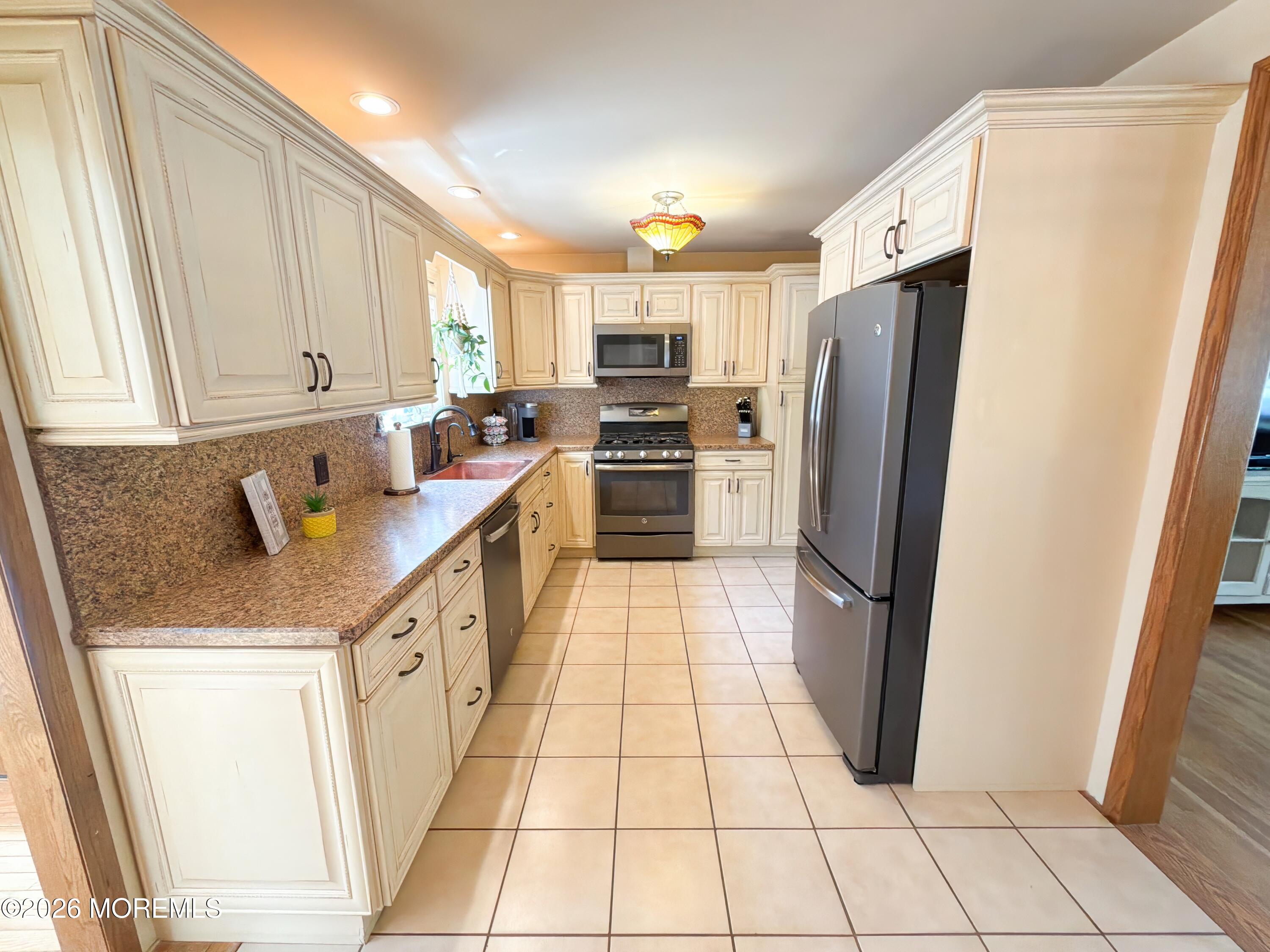 4 Glen Road Howell, NJ 07731 - Photo 12 of 48 4 Glen Rd Kitchenview