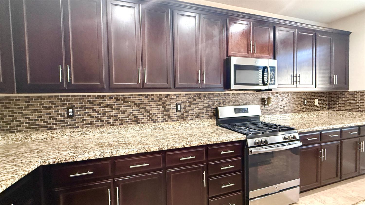 2767 Round Tree Way Manteca, CA 95337 - Photo 14 of 36