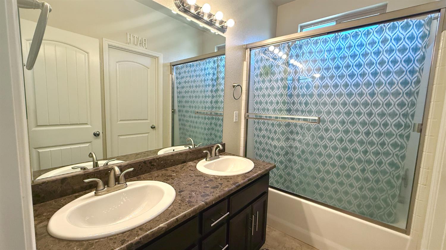 2767 Round Tree Way Manteca, CA 95337 - Photo 22 of 36