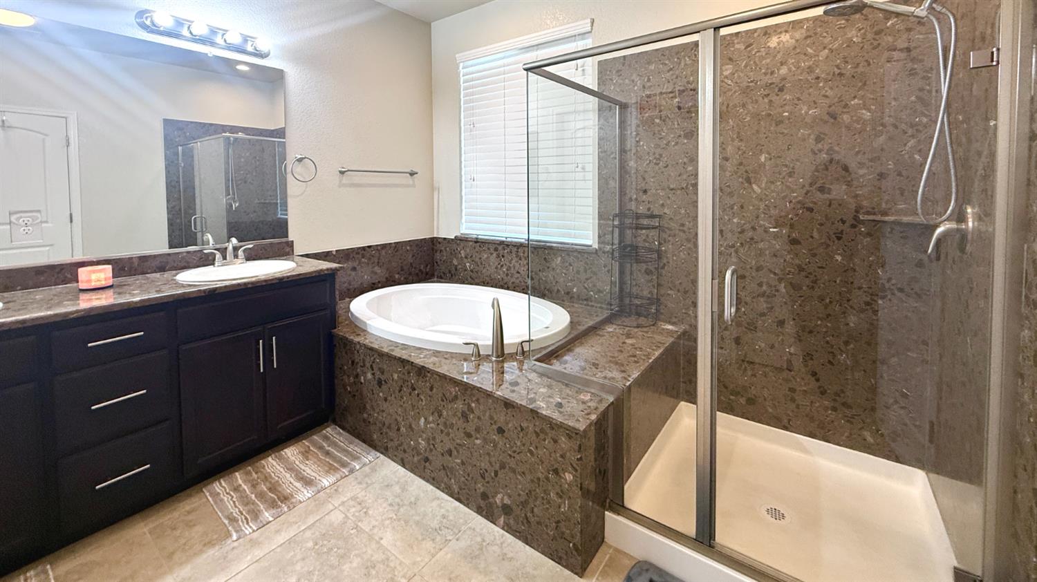 2767 Round Tree Way Manteca, CA 95337 - Photo 25 of 36