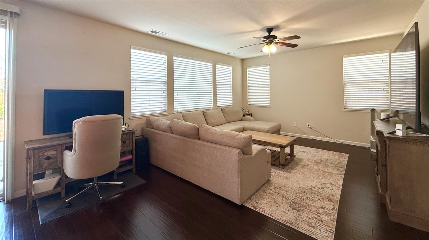 2767 Round Tree Way Manteca, CA 95337 - Photo 7 of 36