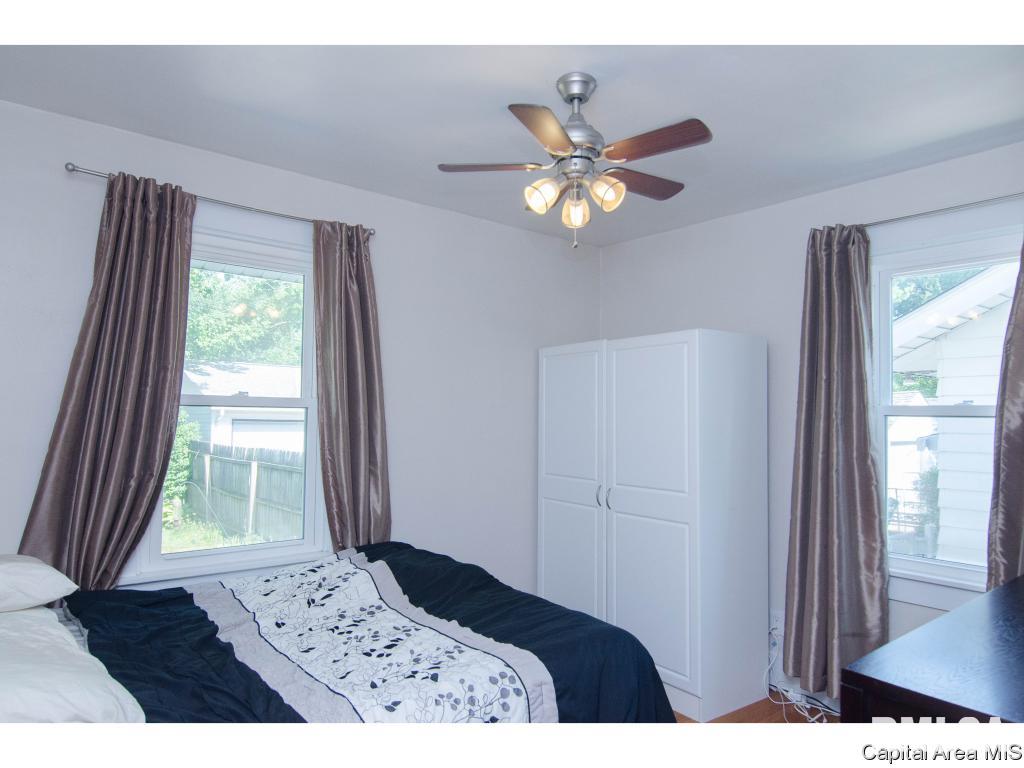 2016 Holmes Avenue Springfield, IL 62704 - Photo 11 of 28