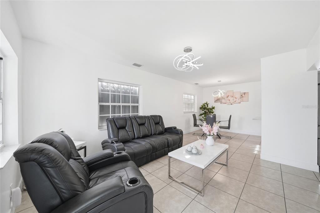 465 East 38th Street Hialeah, FL 33013 - Photo 3 of 40