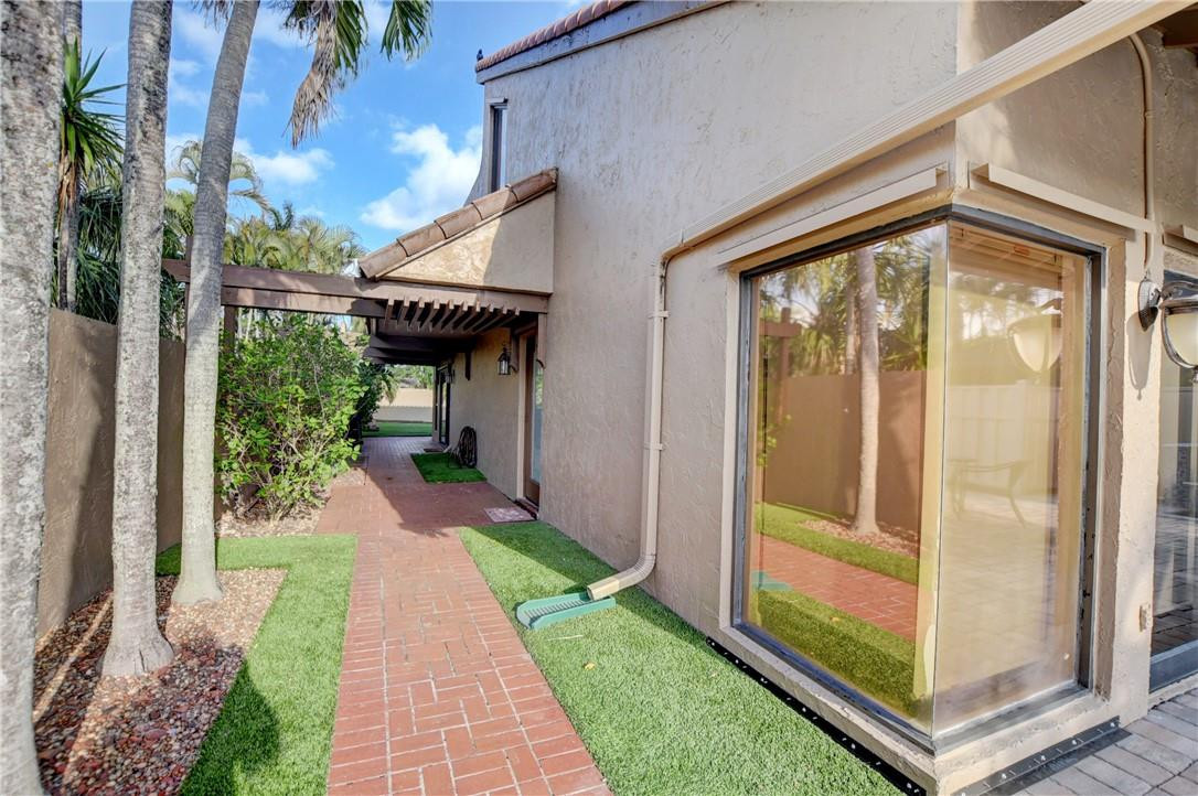 6570 Patio Lane Boca Raton, FL 33433 - Photo 5 of 42 Photo 5