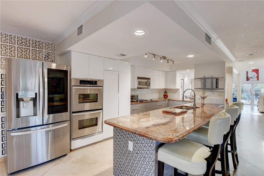 6570 Patio Lane Boca Raton, FL 33433 - Photo 7 of 42 Updated Kitchen with newer appliances