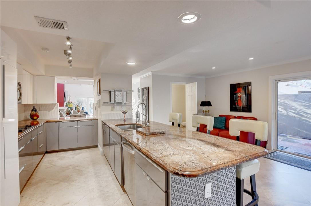 6570 Patio Lane Boca Raton, FL 33433 - Photo 8 of 42 Perfect for entertaining!