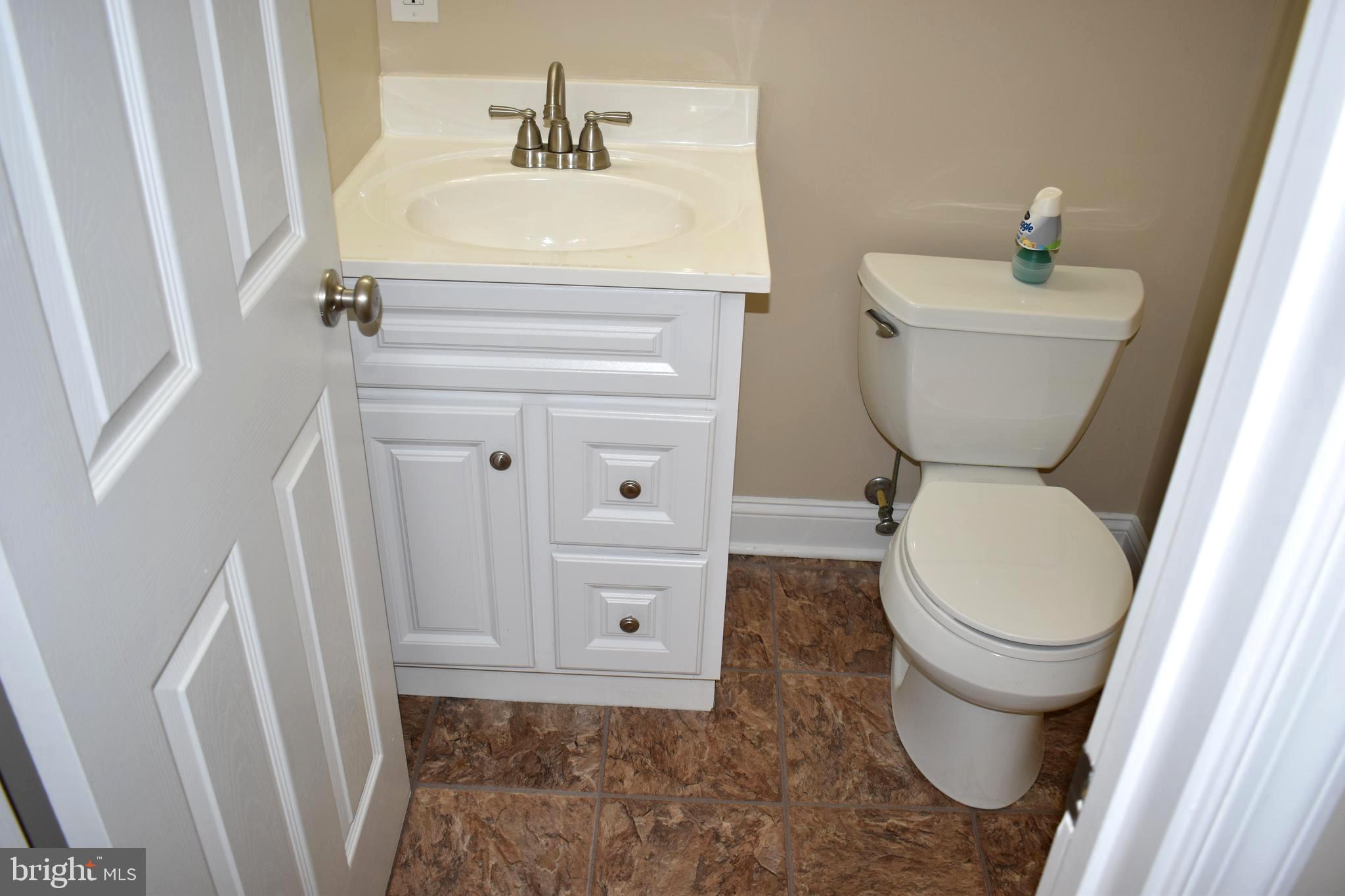 4211 Moravia Road Baltimore, MD 21206 - Photo 13 of 31 Powder Room