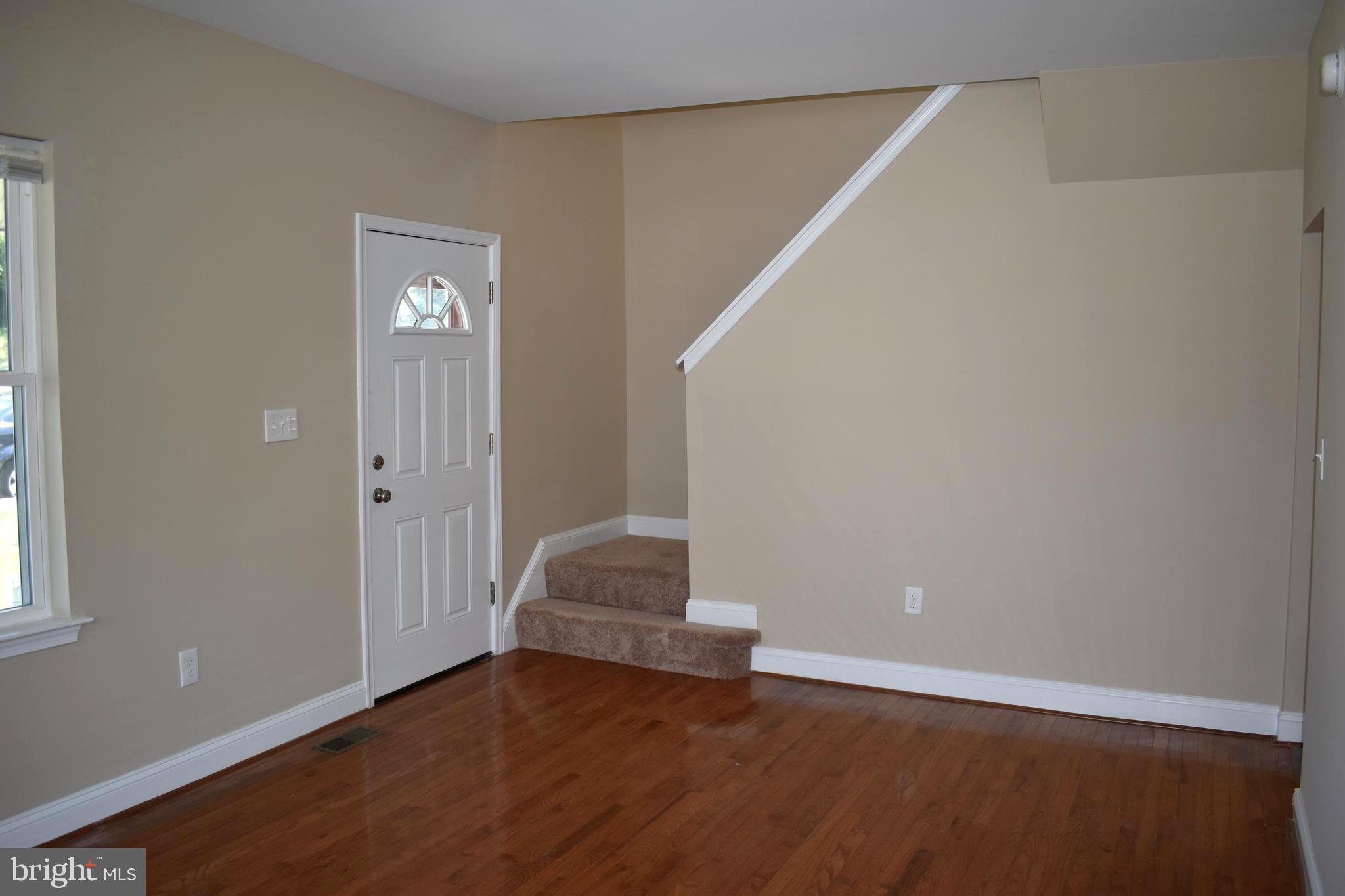 4211 Moravia Road Baltimore, MD 21206 - Photo 4 of 31 Living Room