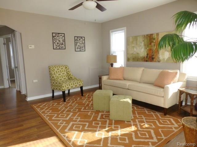 6737 Pelham Road Allen Park, MI 48101 - Photo 2 of 19 LIVING ROOM WITH TONS OF NATURAL LIGHT!