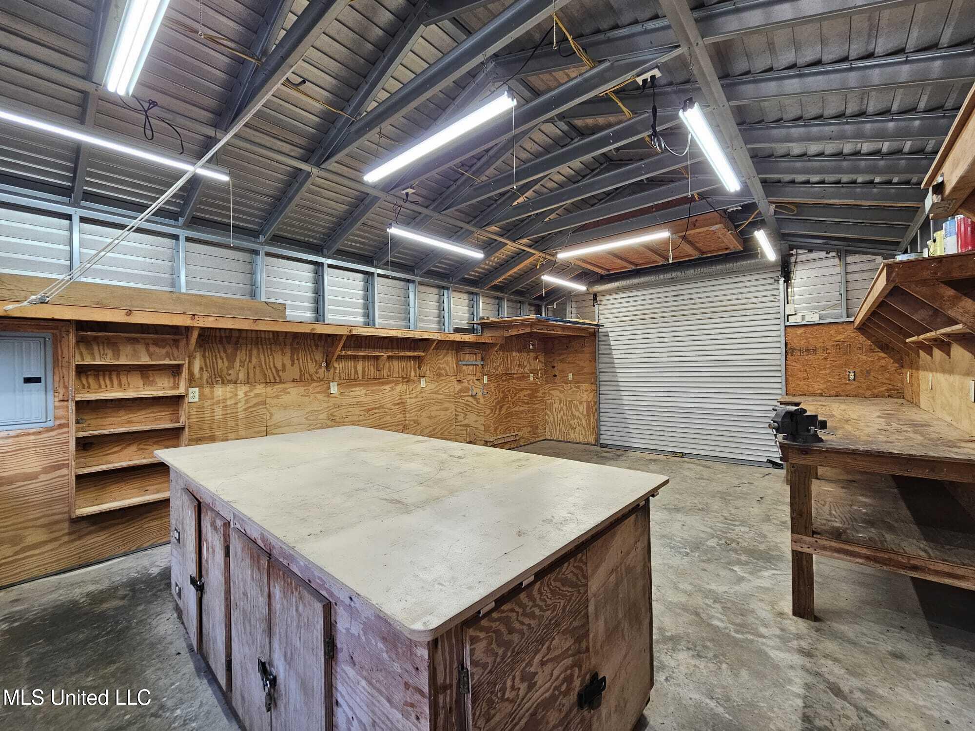 4319 Adcock Street Moss Point, MS 39563 - Photo 33 of 46 work bench