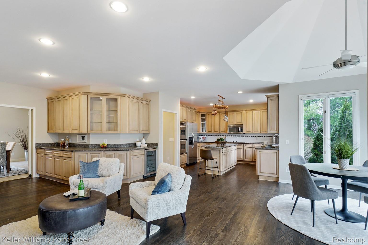 3473 Moceri Court Rochester, MI 48306 - Photo 25 of 58 Expansive Kitchen features Hearth & Breakfast areas