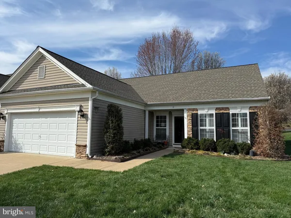 a view of a house with backyard and porch