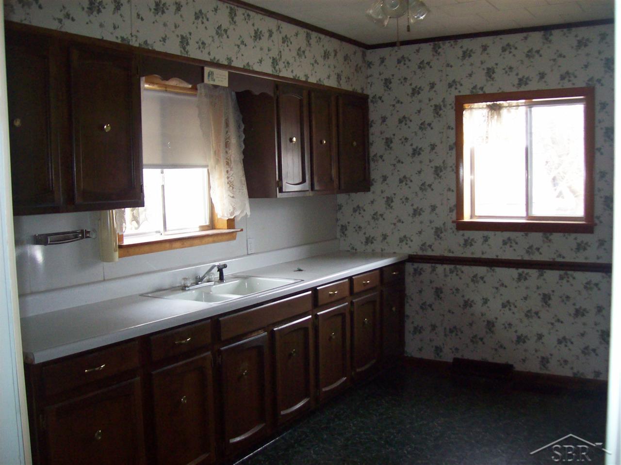 2390 Liberty Road Saginaw, MI 48604 - Photo 3 of 8