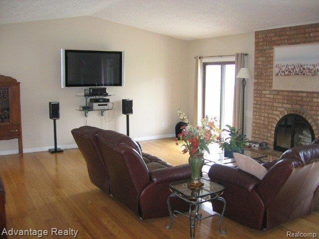 11470 Common Road Warren, MI 48093 - Photo 9 of 21 living rm 2.JPG