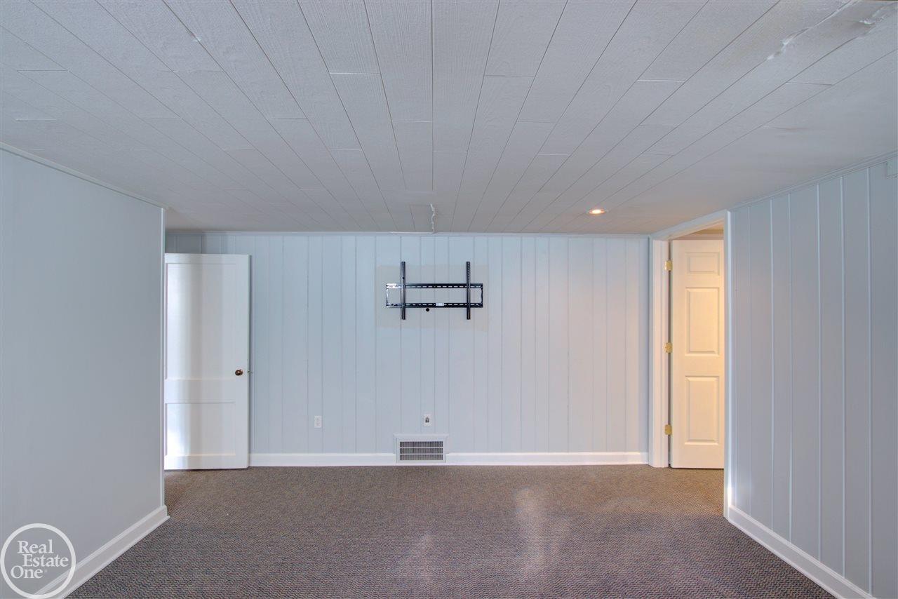 865 Barrington Road Grosse Pointe, MI 48230 - Photo 37 of 43 31370057-36.JPG