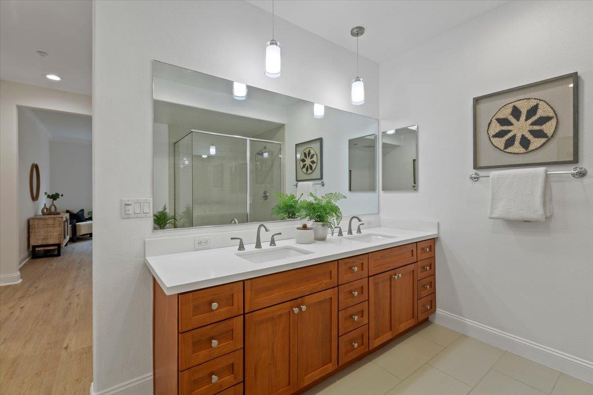 2881 Meridian Avenue, Unit 108 San Jose, CA 95124 - Photo 27 of 41 a spacious bathroom with a double vanity sink double and mirror