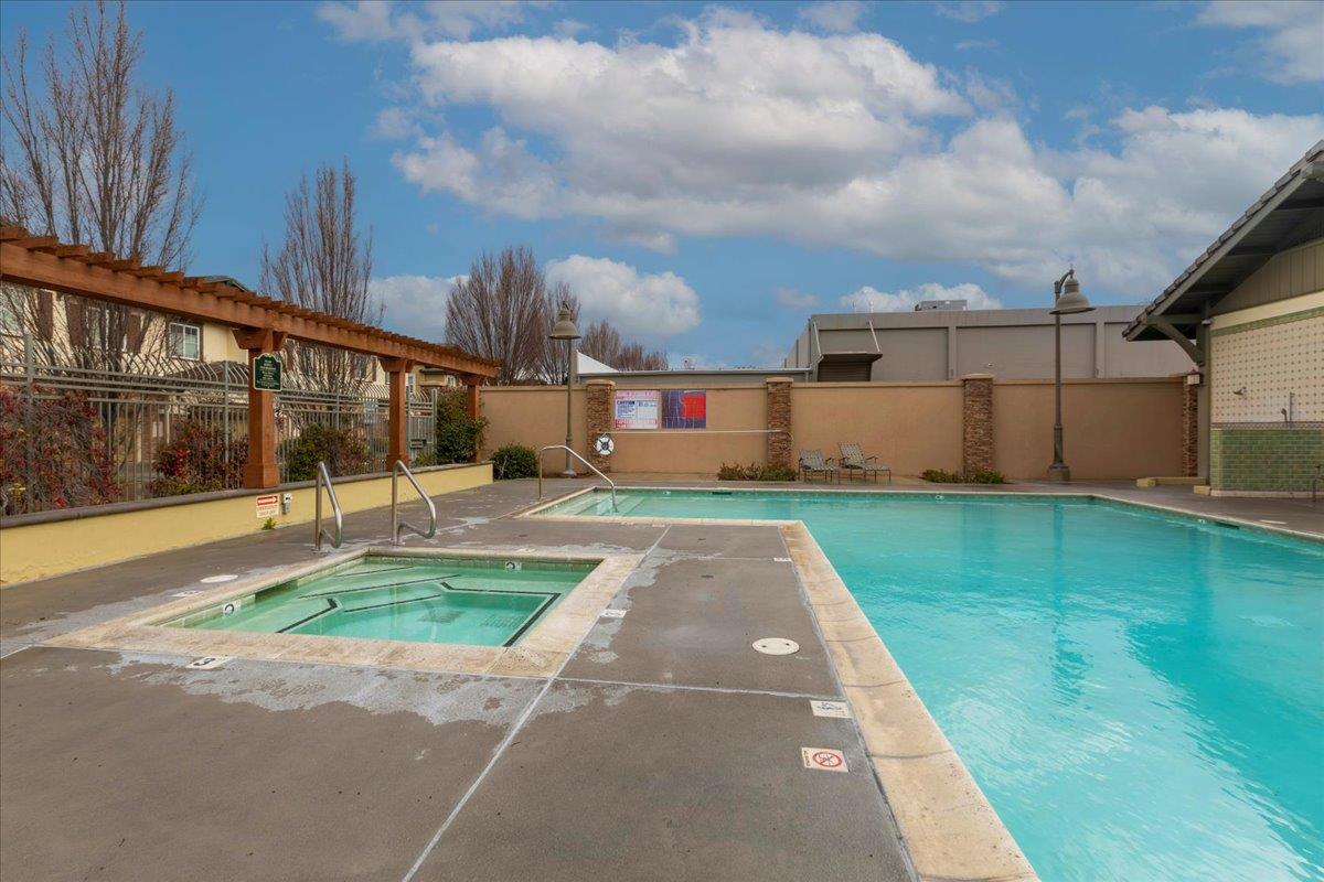 2881 Meridian Avenue, Unit 108 San Jose, CA 95124 - Photo 32 of 41 a house view with garden space