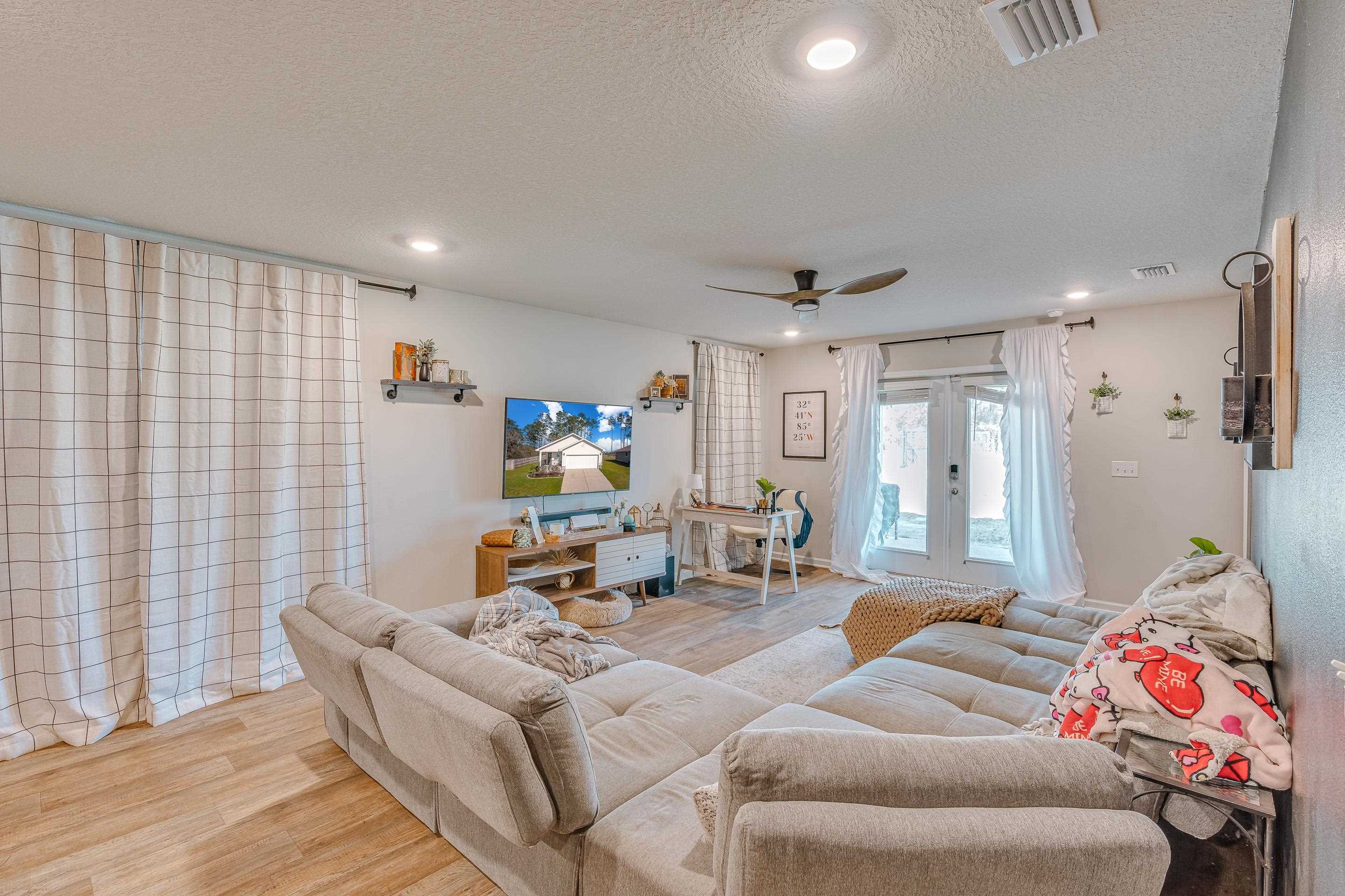 10162 Brodick Loop Daphne, AL 36527 - Photo 14 of 33 Living Room