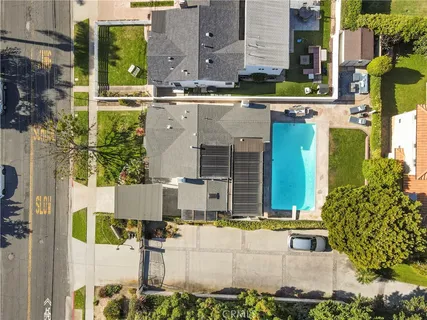 $2,690,000 | 424 South Meadows Avenue, Manhattan Beach, CA 90266
