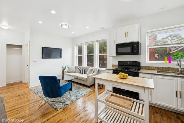 $225,000 | 3849 West Ainslie Street, Unit 1, Chicago, IL 60625