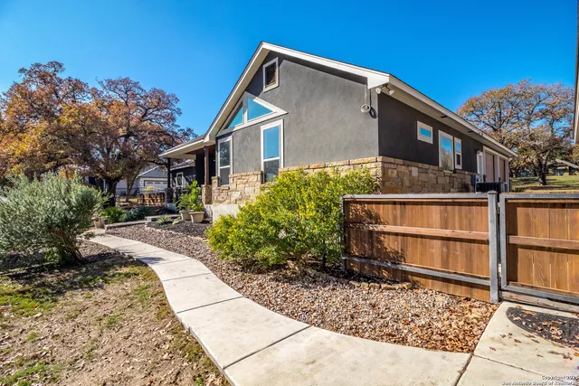 $730,000 | 129 Crescent Ridge, Adkins, TX 78101