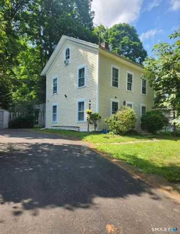 $1,600 | 23 Dayton Street, Newtown, CT 06482